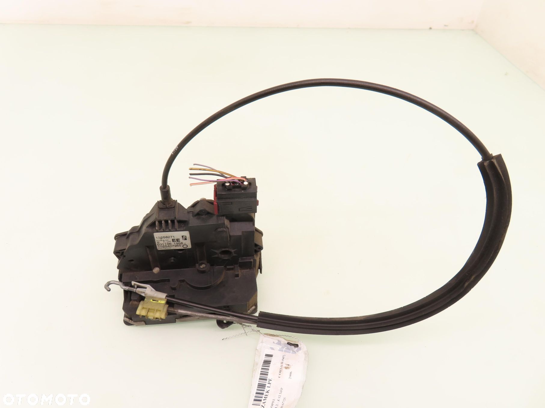 ZAMEK LEWY PRZEDNI OPEL CORSA D 13258271 6PIN - 1