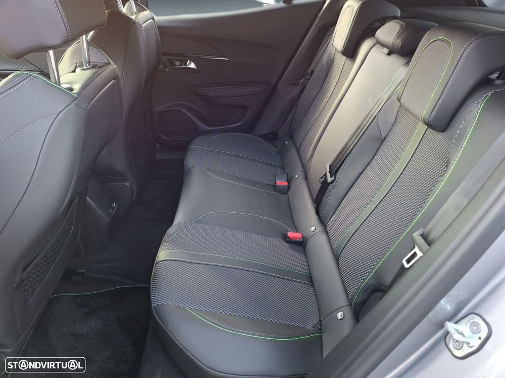 Peugeot e-2008 54 kWh GT - 14