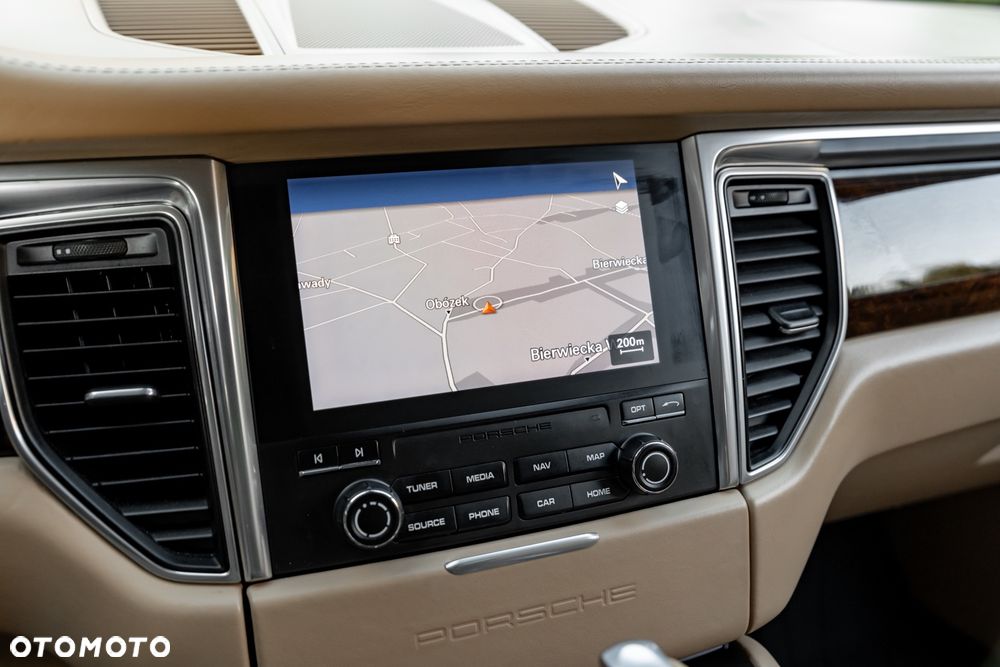 Porsche Macan Turbo - 31