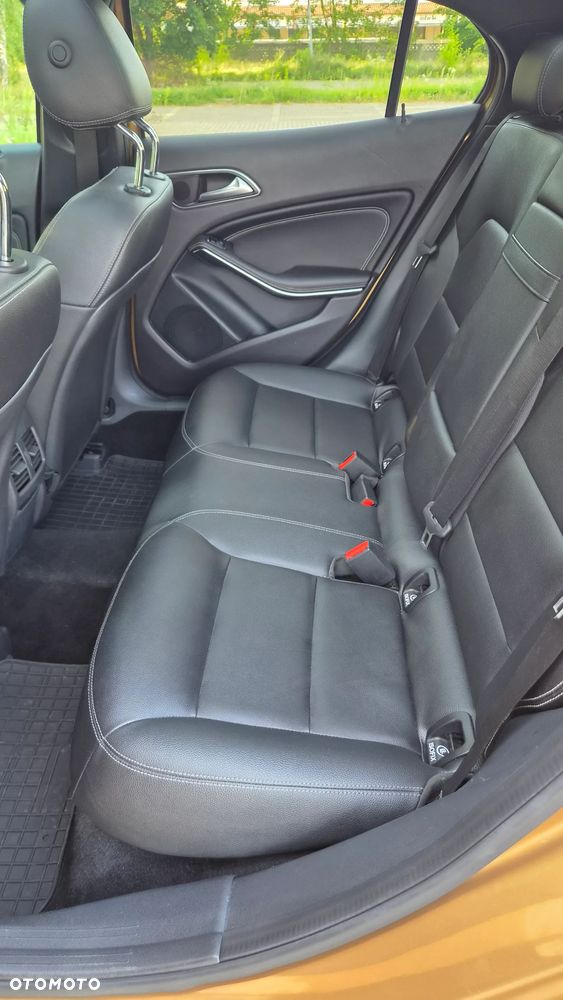 Mercedes-Benz GLA 250 4Matic 7G-DCT - 8