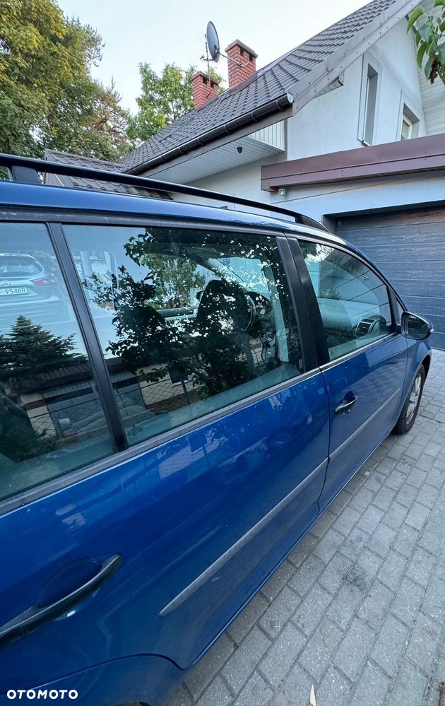 Volkswagen Touran - 14