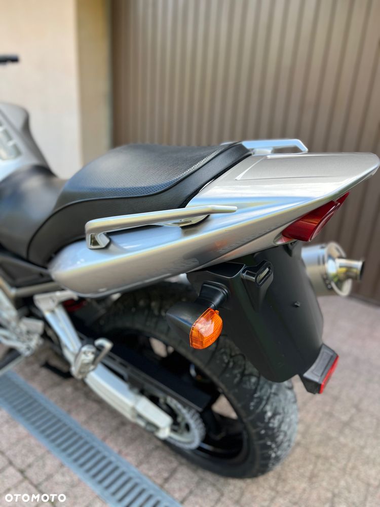 Yamaha FZS - 26
