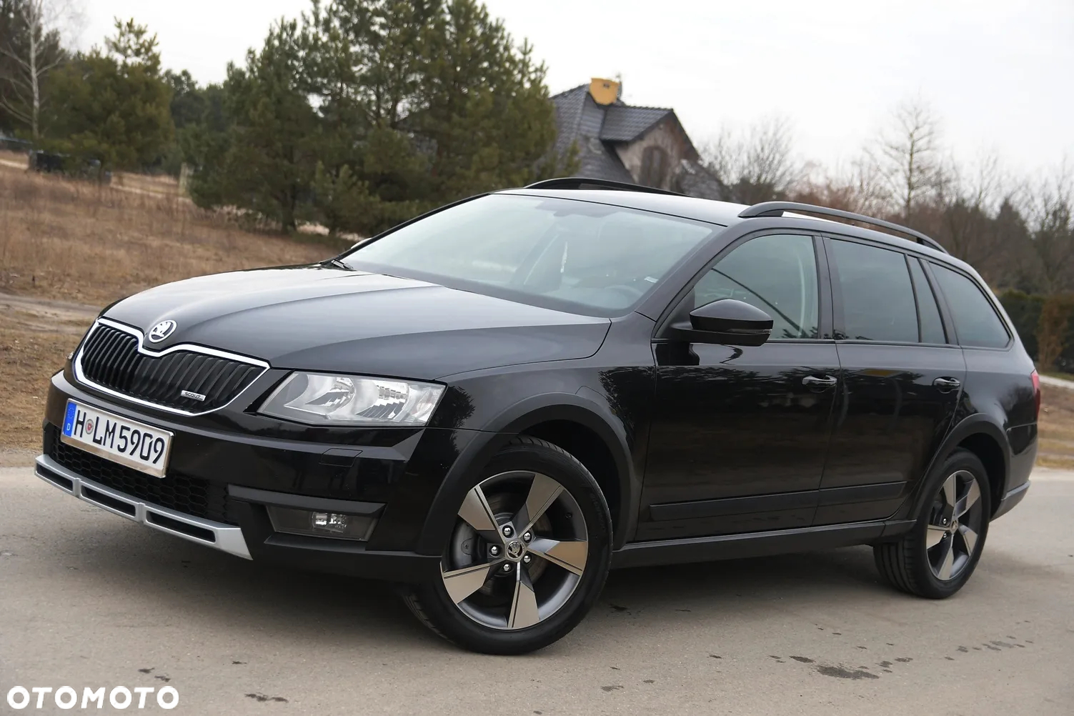 Skoda Octavia Combi 2.0 TDI 4x4 DSG Scout - 3
