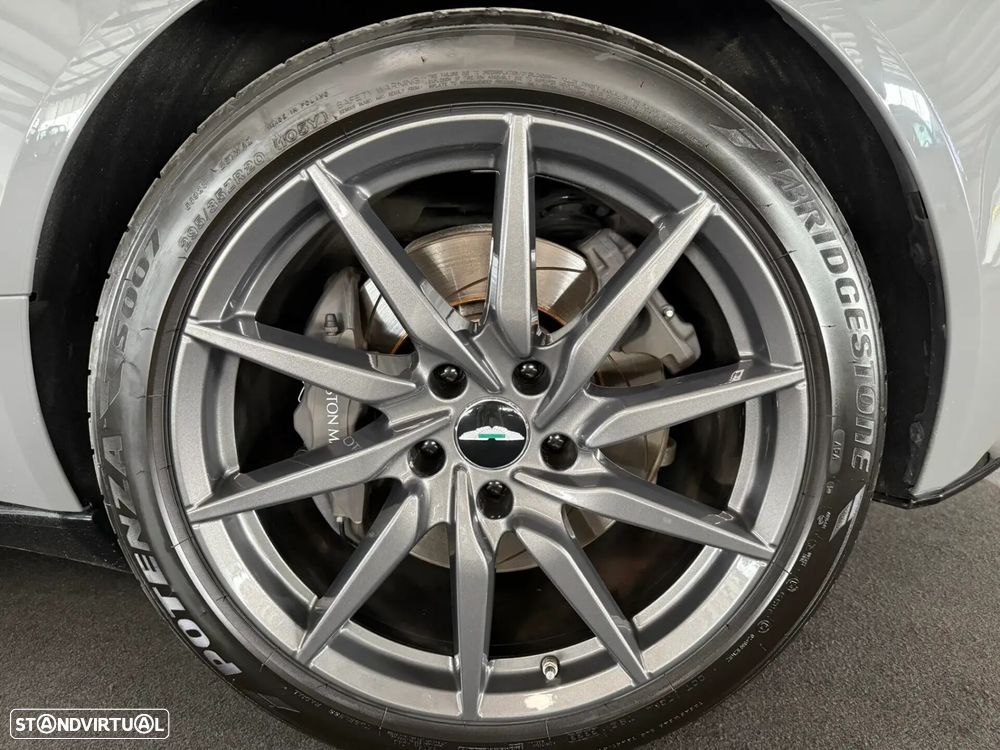 Aston Martin DB11 Coupé - 5