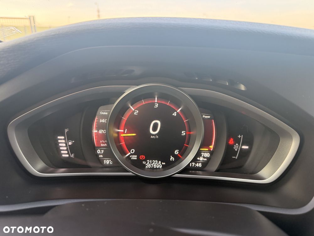 Volvo V40 Cross Country 2016 photo 2