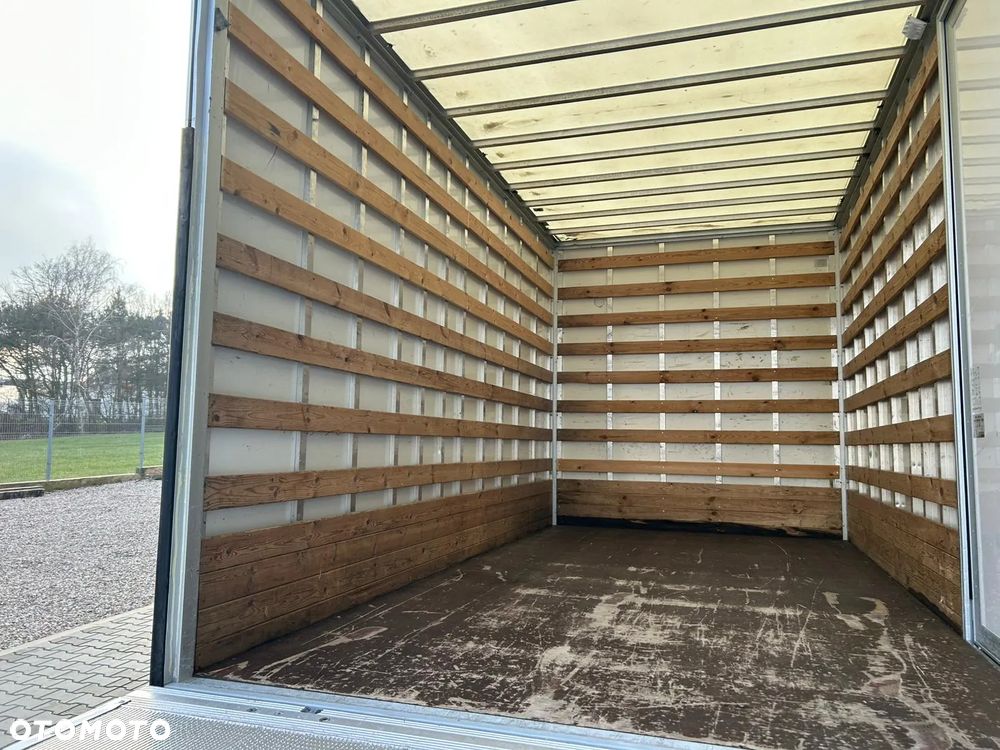 Iveco Daily 35C18 3.0 HPI Hi-Matic Kontener 8 palet + winda 1000kg + drzwi boczne **LED**Niski przebieg**Climatronic**Sprowadzony**2021R** - 9