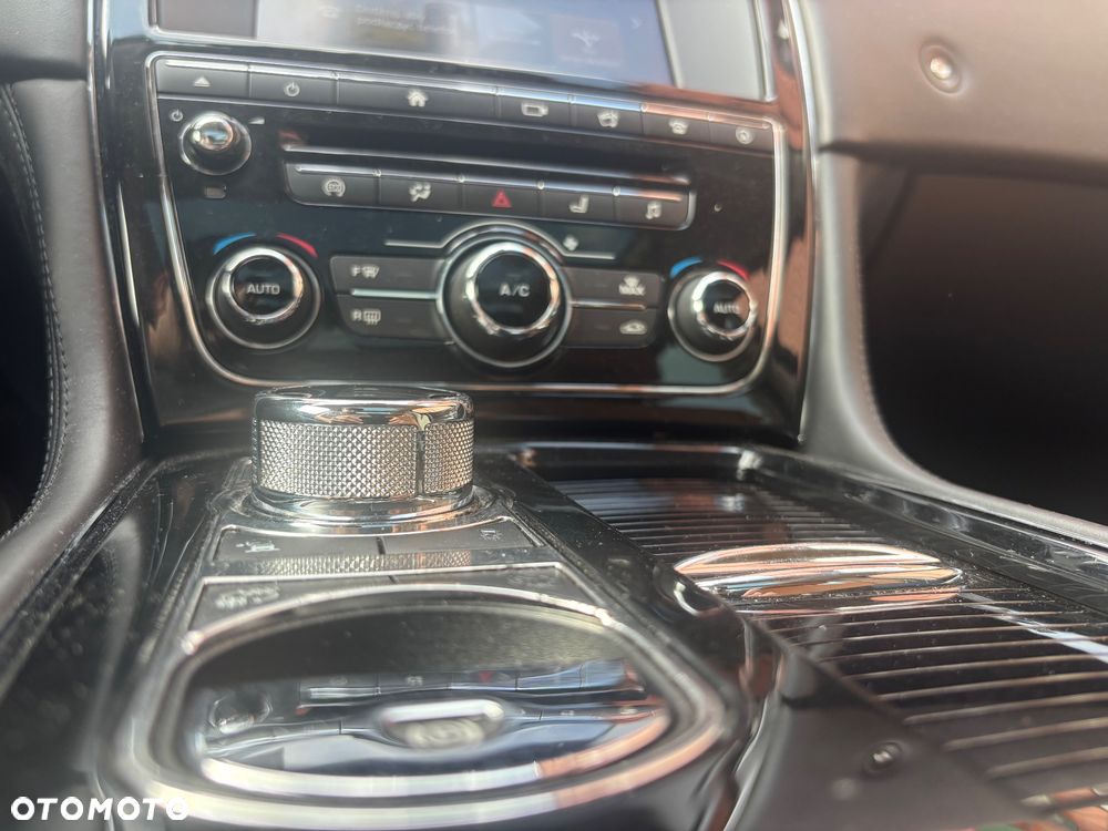 Jaguar XJ 3.0 V6 Langversion Portfolio - 29