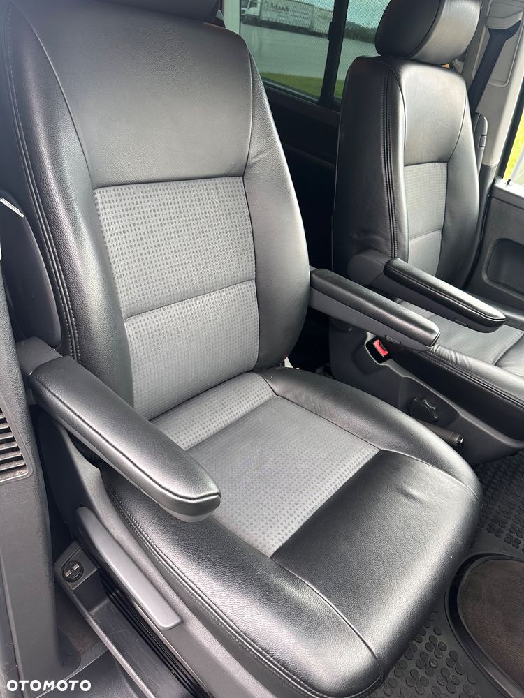 Volkswagen Multivan - 21