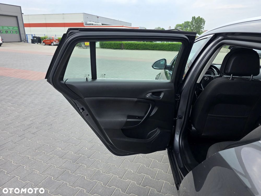 Opel Insignia 1.6 Turbo Design Edition - 12
