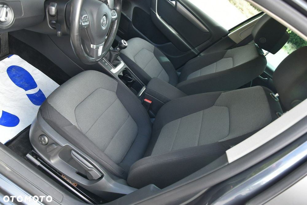 Volkswagen Passat - 24
