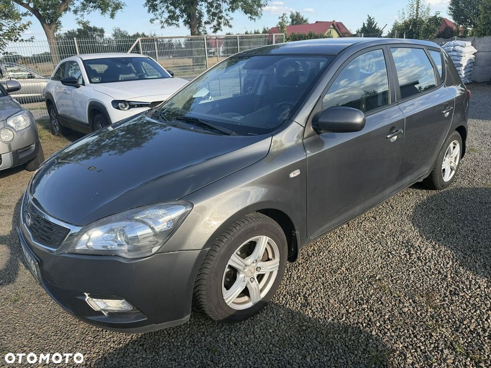 Kia Ceed - 9