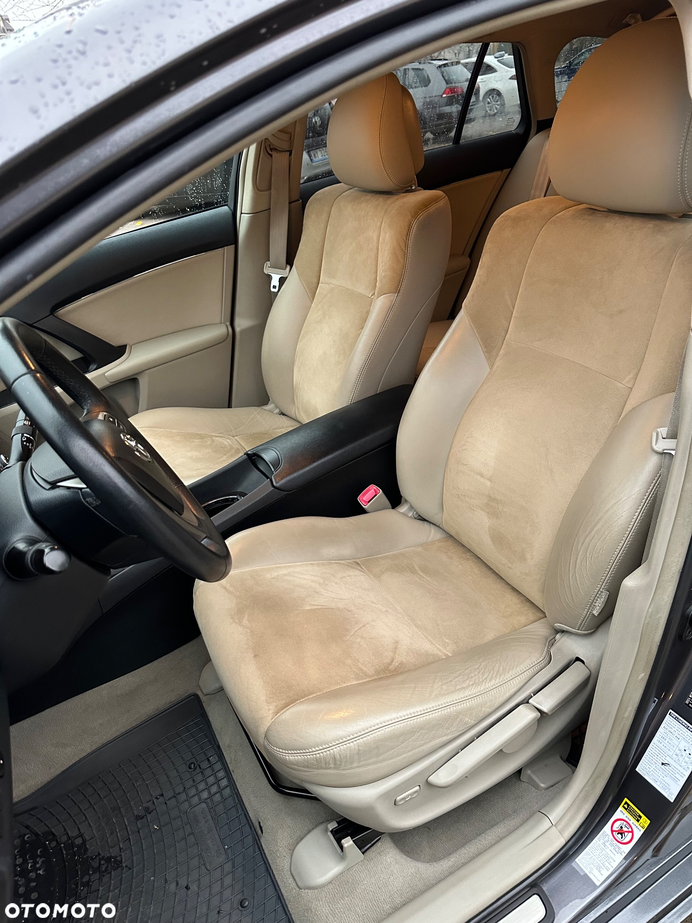 Toyota Avensis - 16