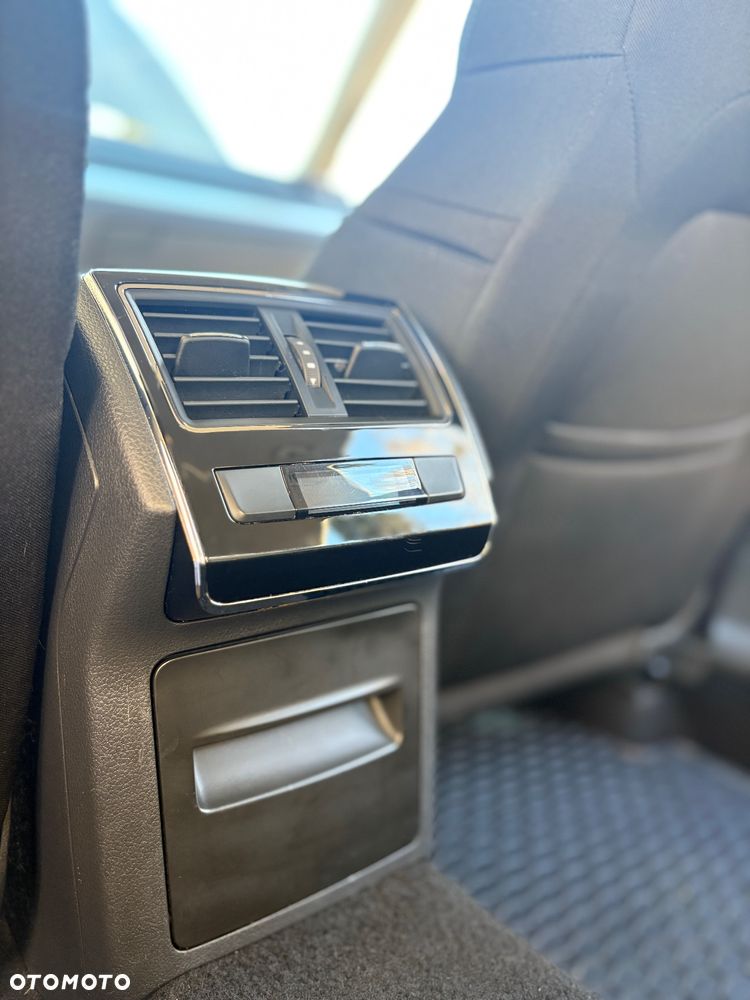 Skoda Superb 2.0 TDI Ambition DSG - 22