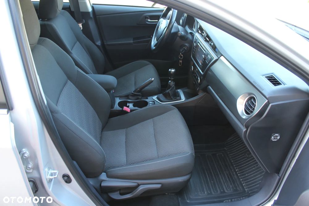 Toyota Auris 2.0 D-4D Comfort - 12