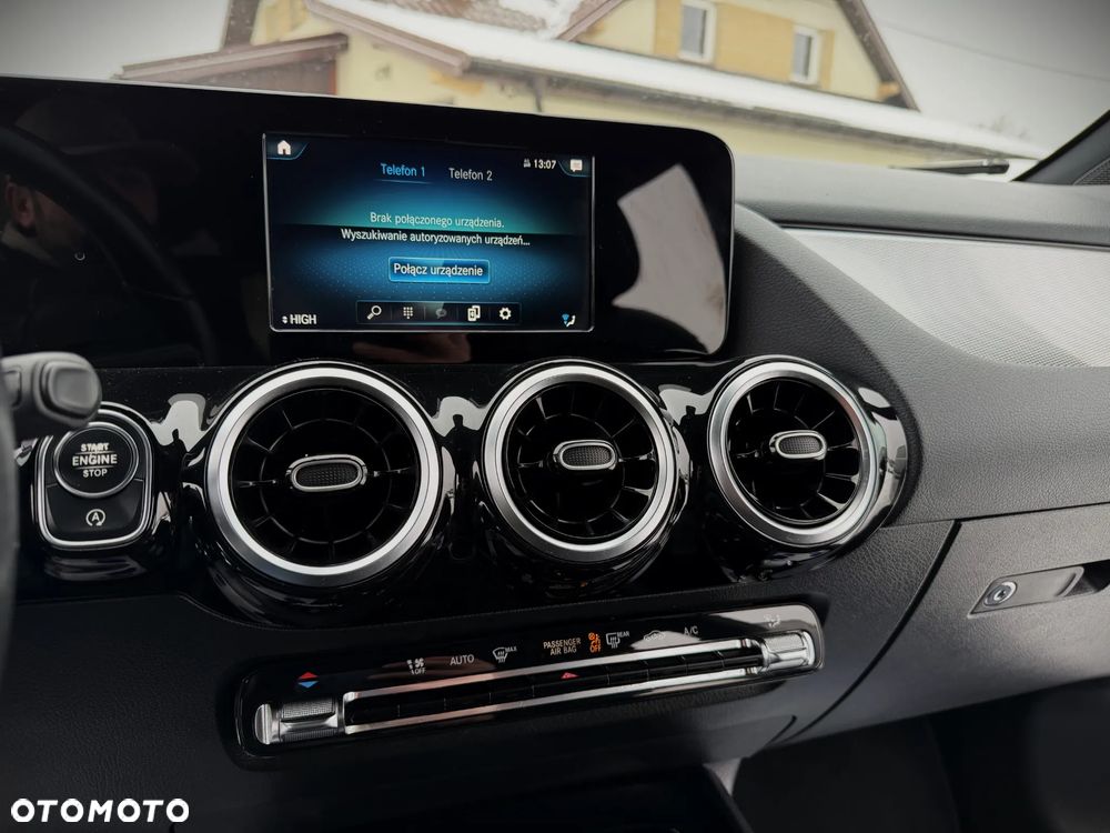 Mercedes-Benz Klasa B 180 7G-DCT Progressive - 32