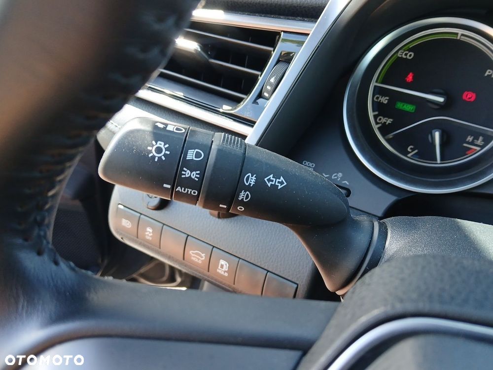 Toyota Camry 2.5 Hybrid Comfort CVT - 23