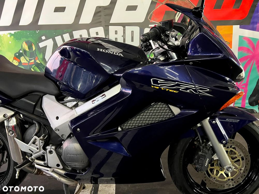 Honda VFR - 15
