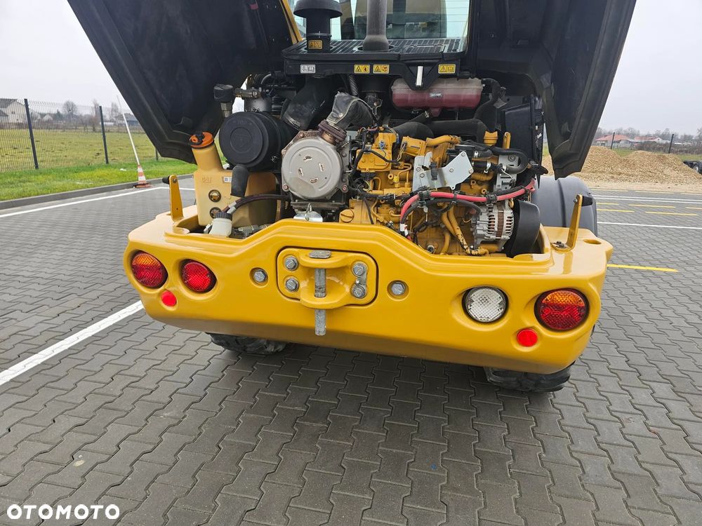 Caterpillar 908M - 7