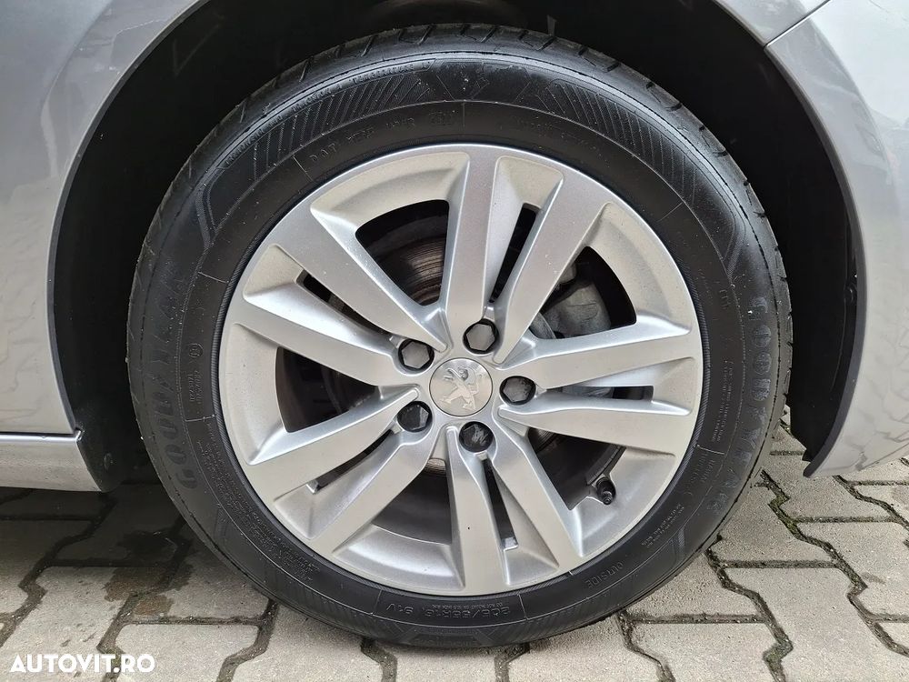 Peugeot 308 1.2 L PureTech Turbo S&S Active - 24