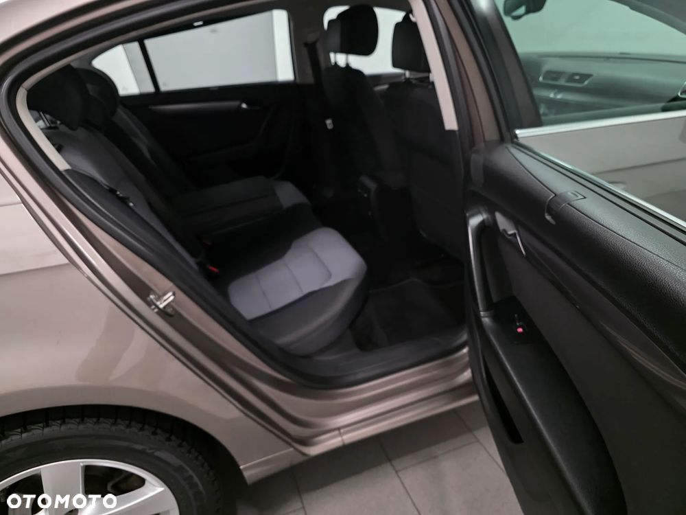 Volkswagen Passat 1.4 TSI BlueMotion Technology Comfortline - 31