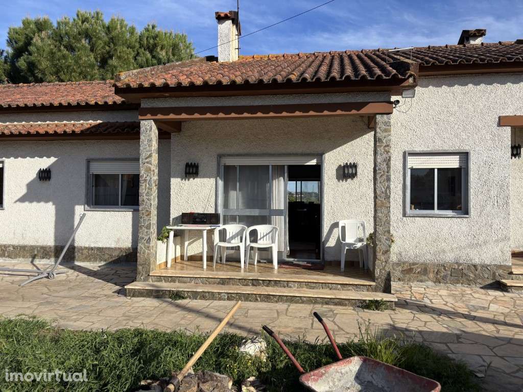 Vendese Quinta com Casa T4, Adega, Lagar e Terreno com Árvores de F... - Grande imagem: 2/54