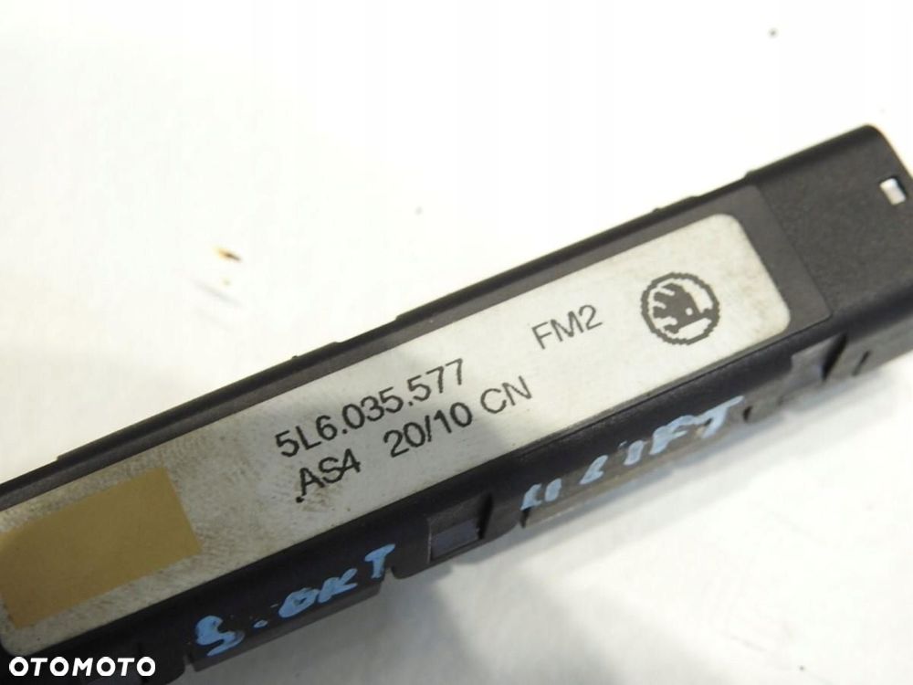 WZMACNIACZ ANTENY SKODA OCTAVIA II LIFT 5L6035577 - 6