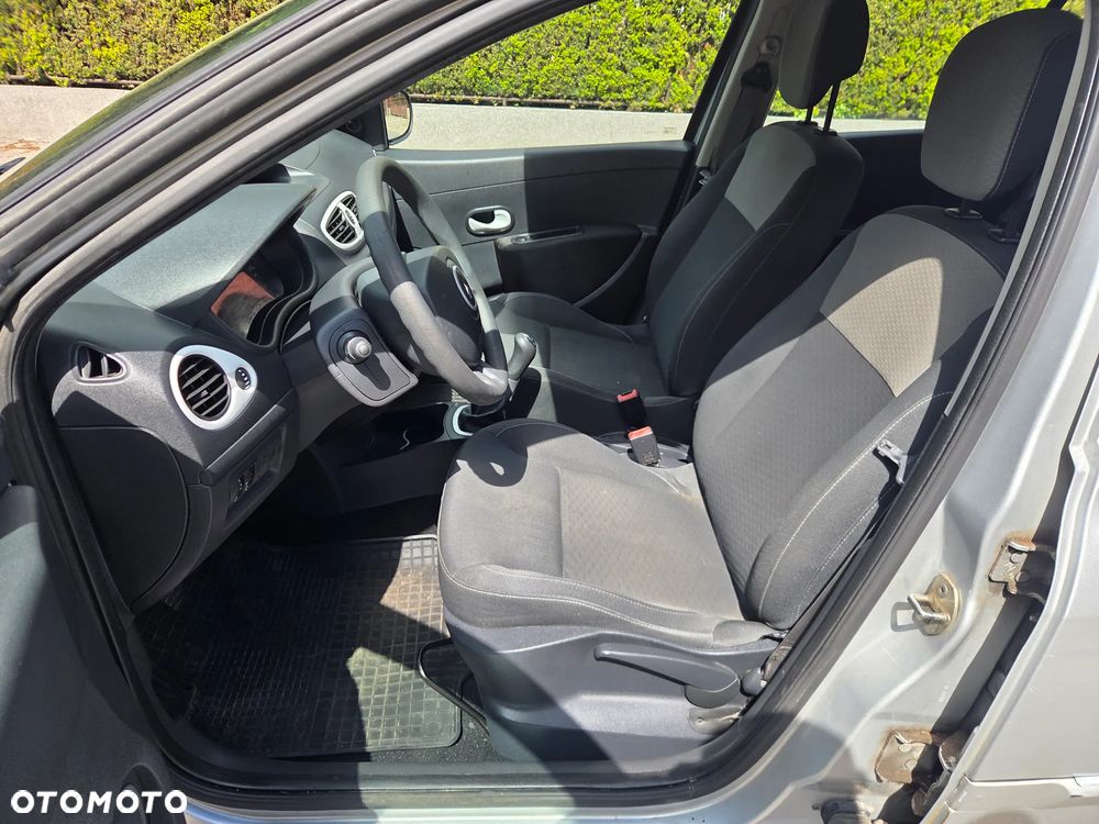 Renault Clio - 24