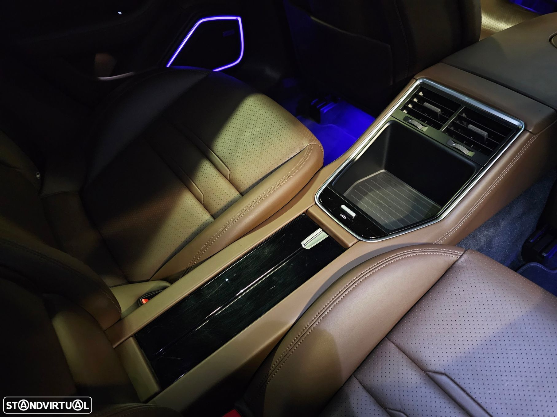 Porsche Panamera 4 E-Hybrid Platinum Edition - 24