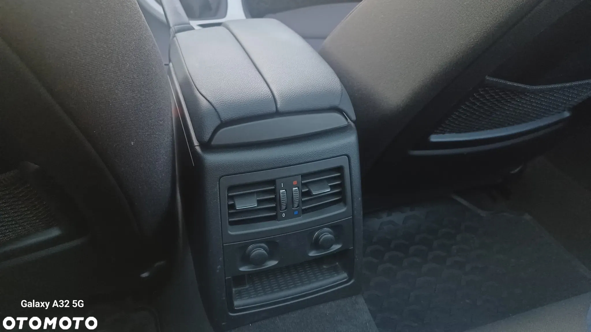 BMW Seria 3 330d xDrive DPF Touring - 23