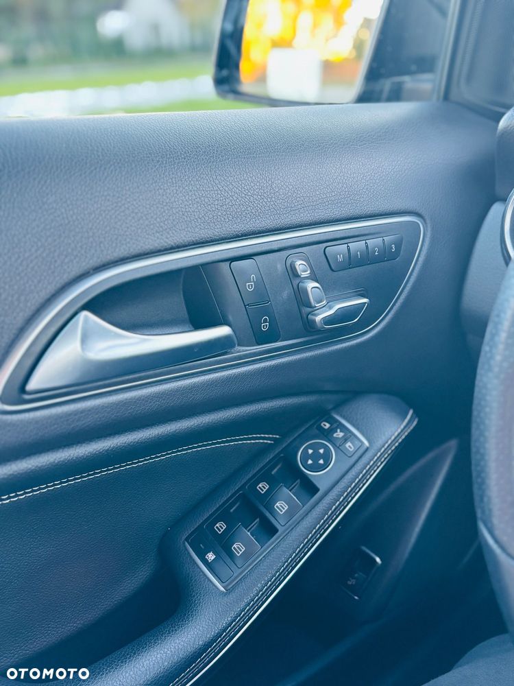 Mercedes-Benz GLA 180 7G-DCT UrbanStyle Edition - 13