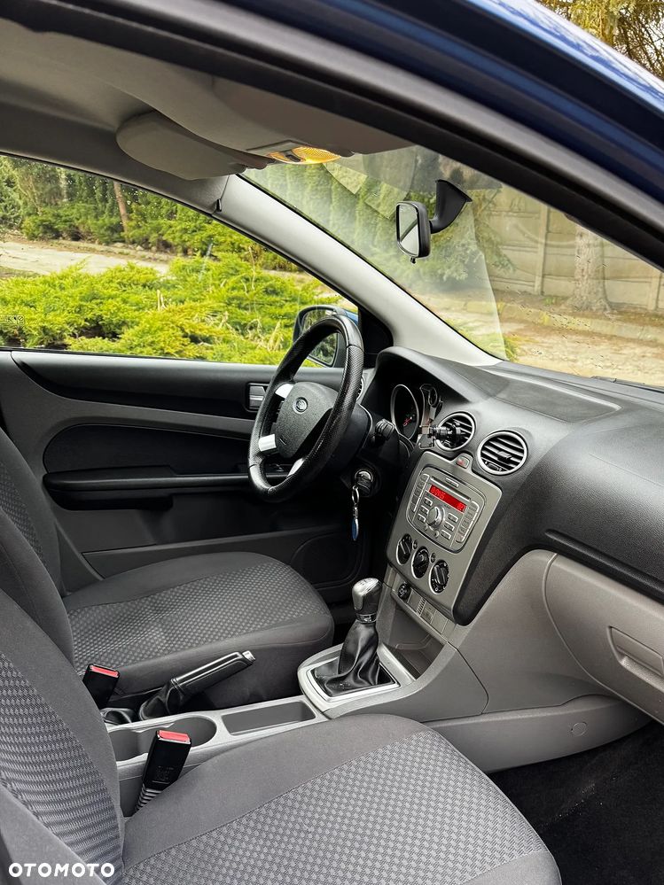 Ford Focus 1.6 16V Ambiente - 10