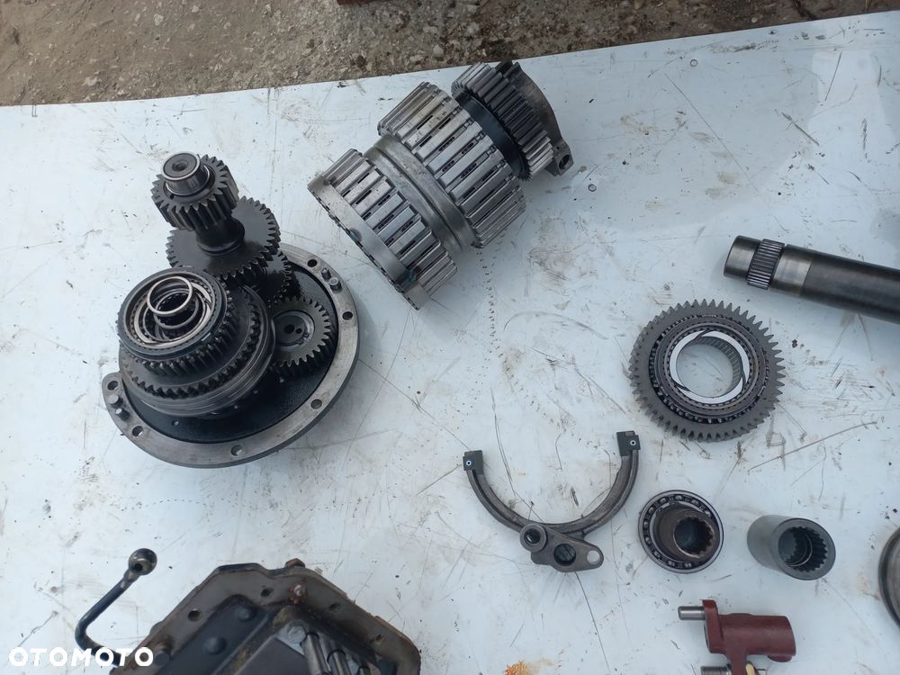 Części skrzyni biegów new holland,case,22647000,47126619,47126736,44980020,5197570,47131252,5198194,R902493582,1525503725,47124320,47127186,KOSZ,wałek,obudowa,most,atak,rozdzielacze hydrauliczne,pompahydrauliki,zwolnice,podnośnik,synchronizator,rewers,ramiona,wom. - 2