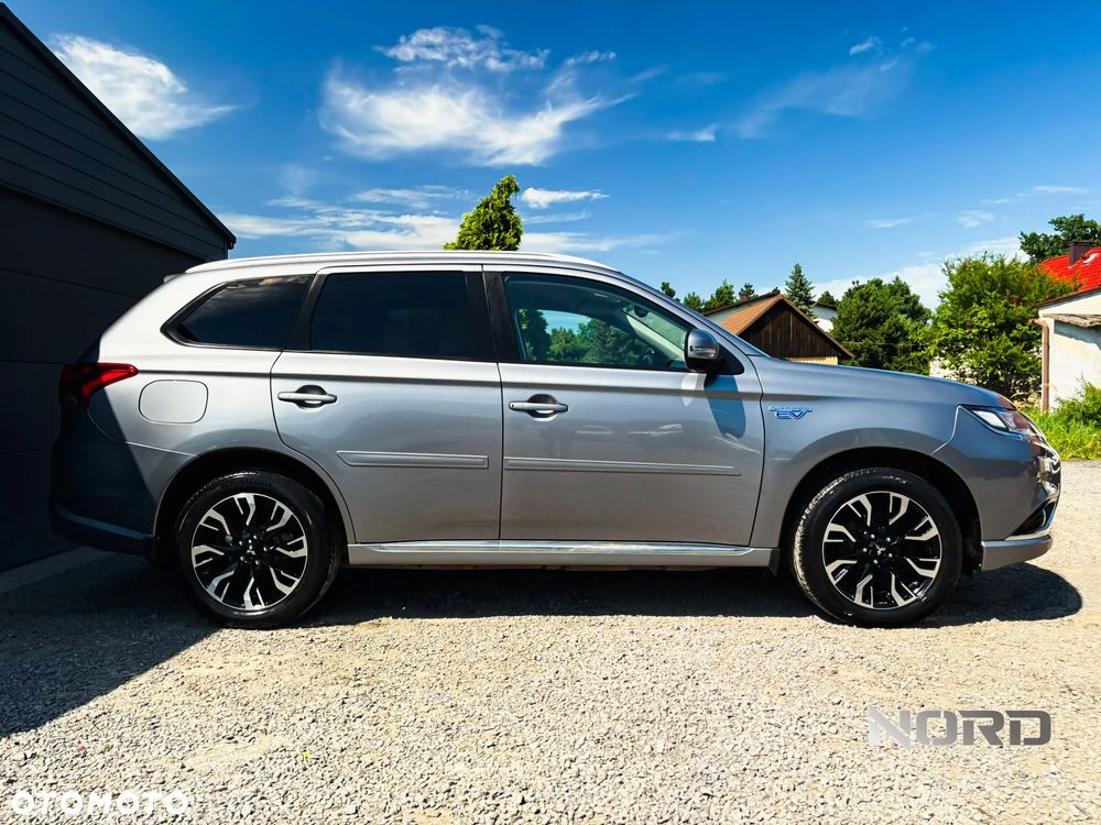 Mitsubishi Outlander 2.0 4WD Plus - 3