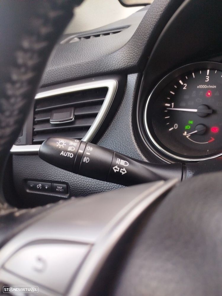 Nissan Qashqai 1.6 dCi N-Connecta 18 - 14