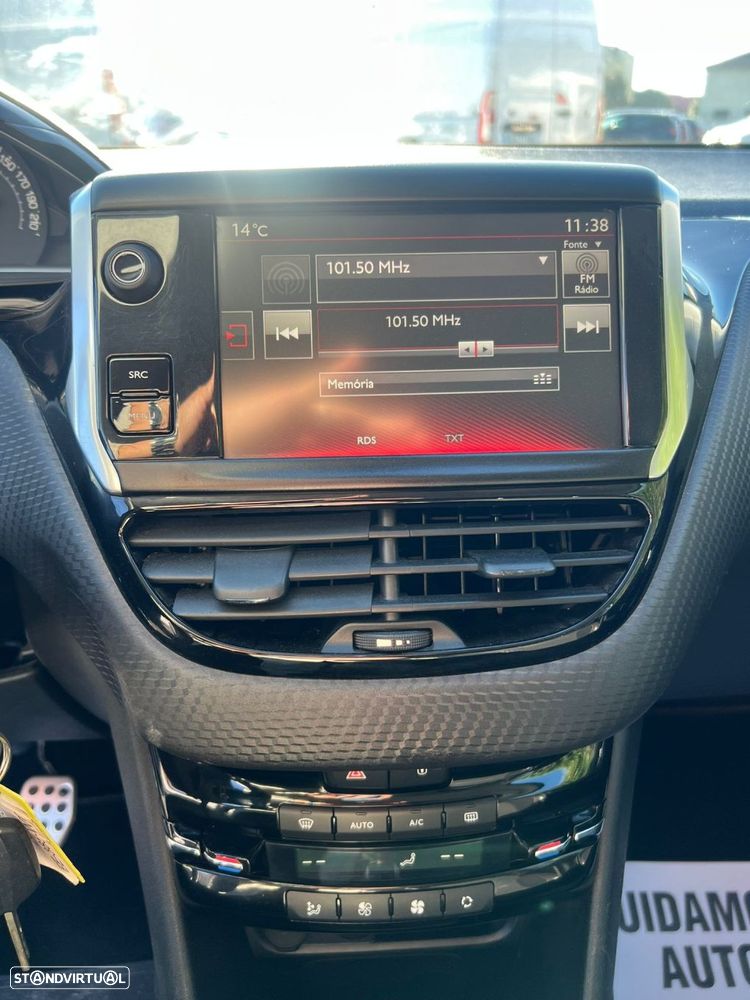 Peugeot 208 1.2 PureTech GT Line - 30