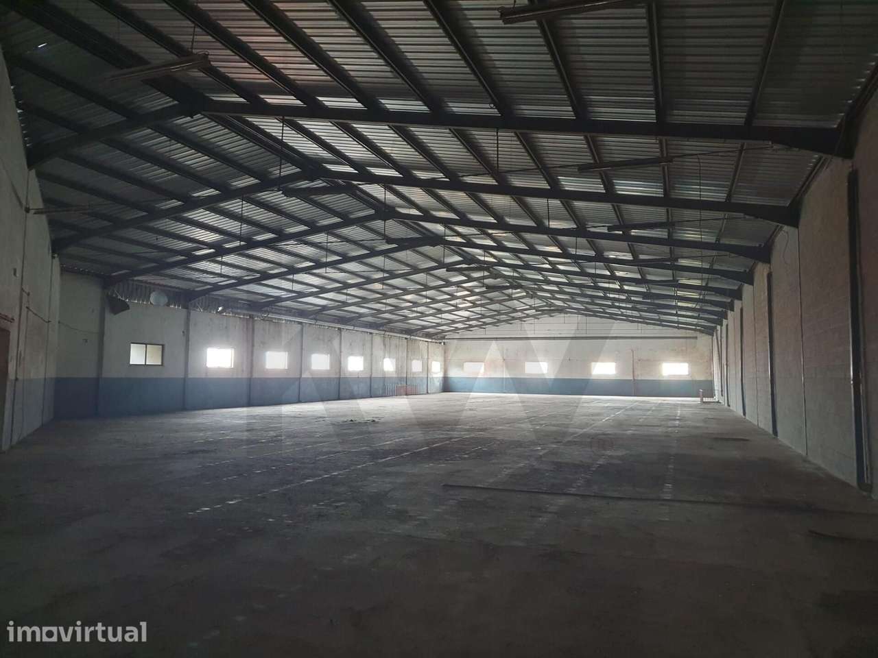 Venda de Armazém Industrial 2024m2 no Juncal em Porto de Mós | Logísti - Grande imagem: 2/8