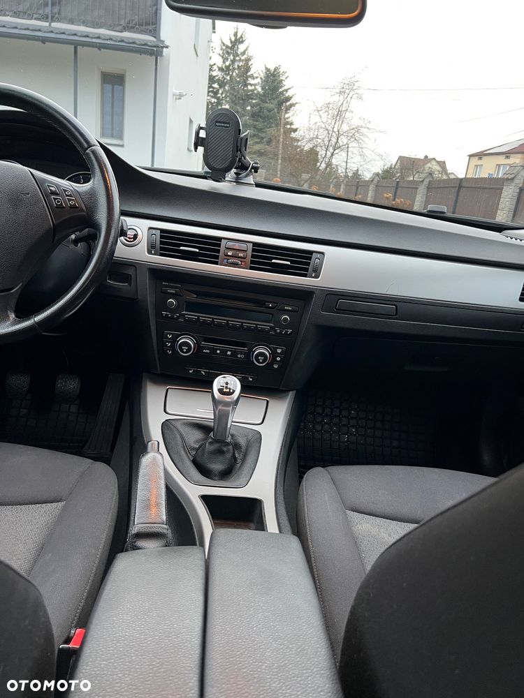 BMW Seria 3 318i - 14