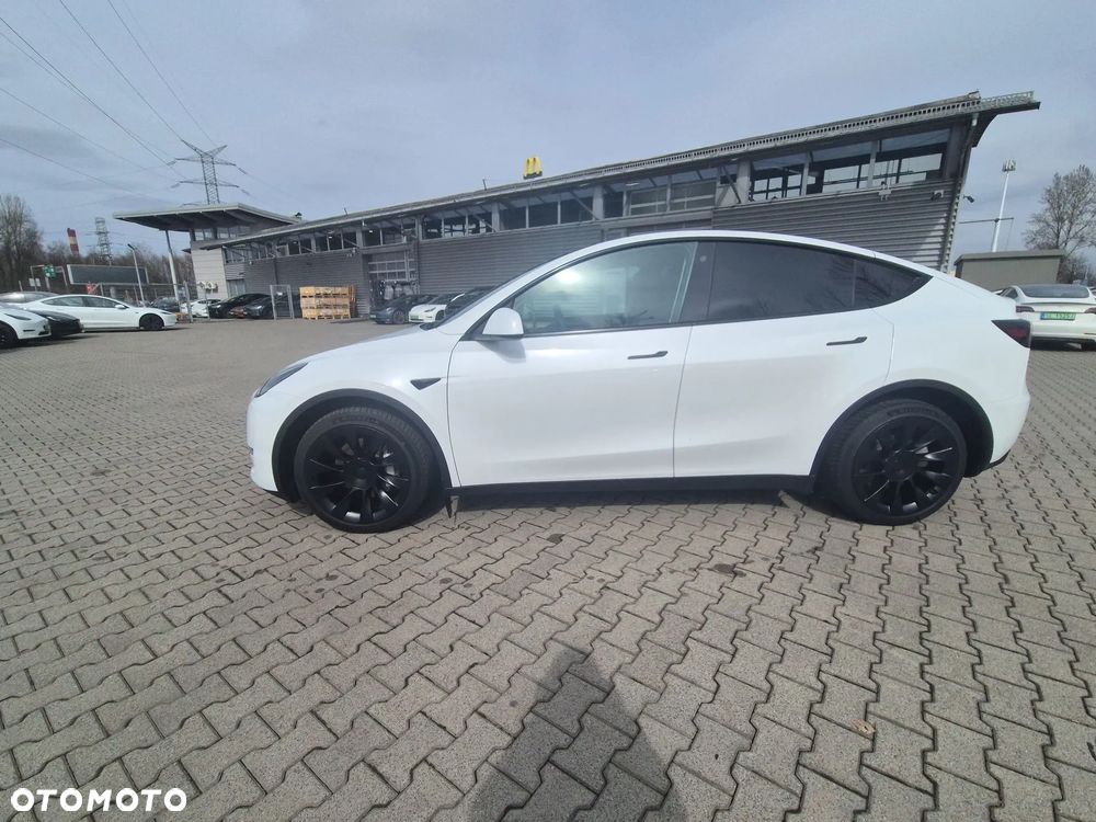 Tesla Y Long Range AWD - 3