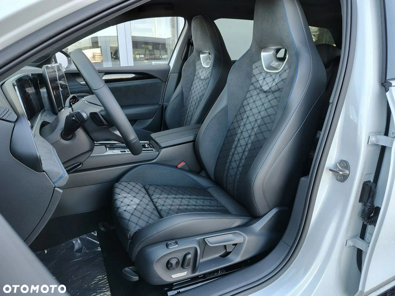 Volkswagen Passat 2.0 TDI SCR 4Mot R-Line Plus DSG - 8