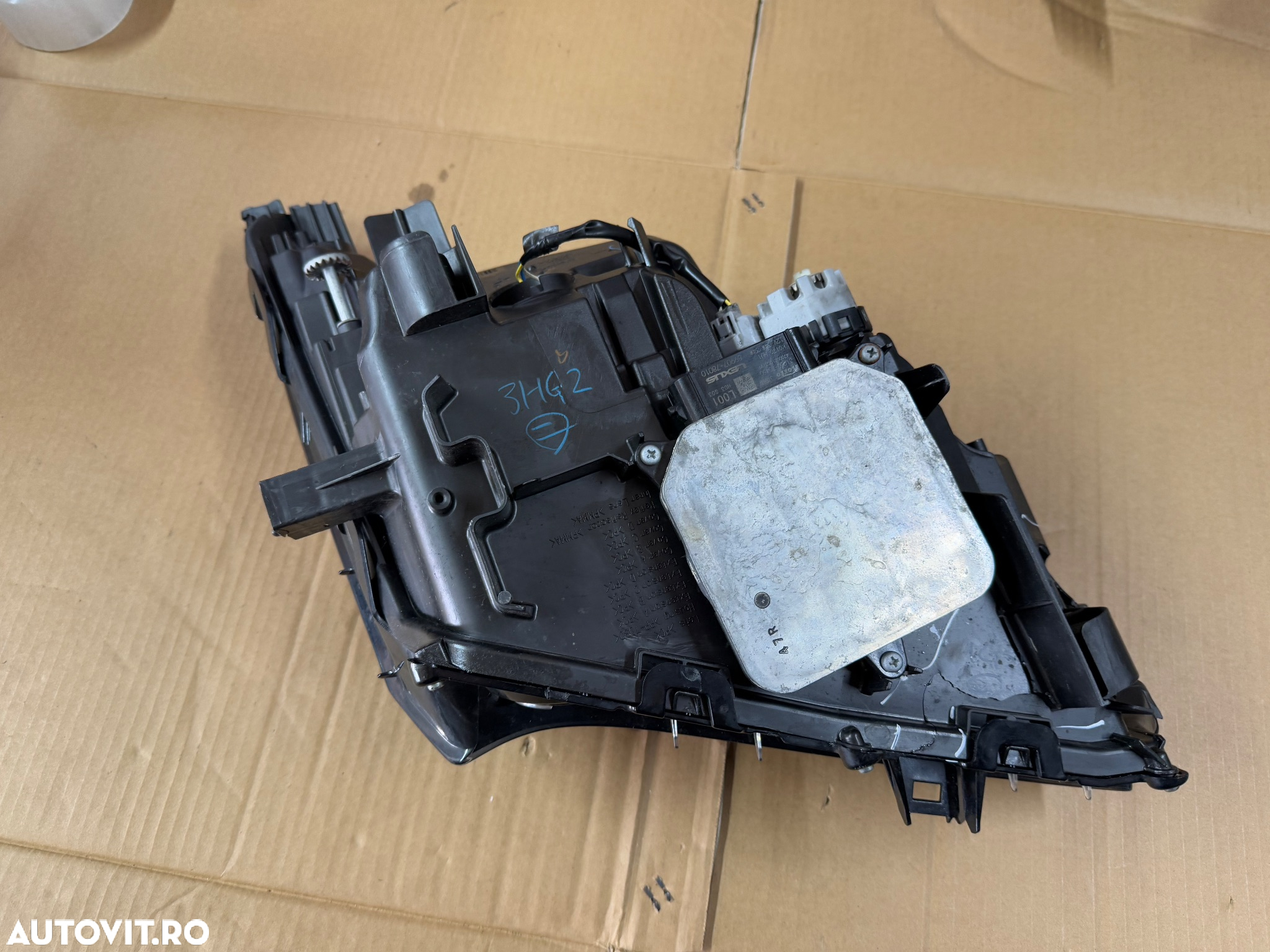 Far stanga complet dar cu defect LEXUS NX300H an 2017 - 4