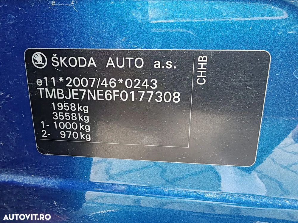 Skoda Octavia 2.0 TSI DSG RS - 23