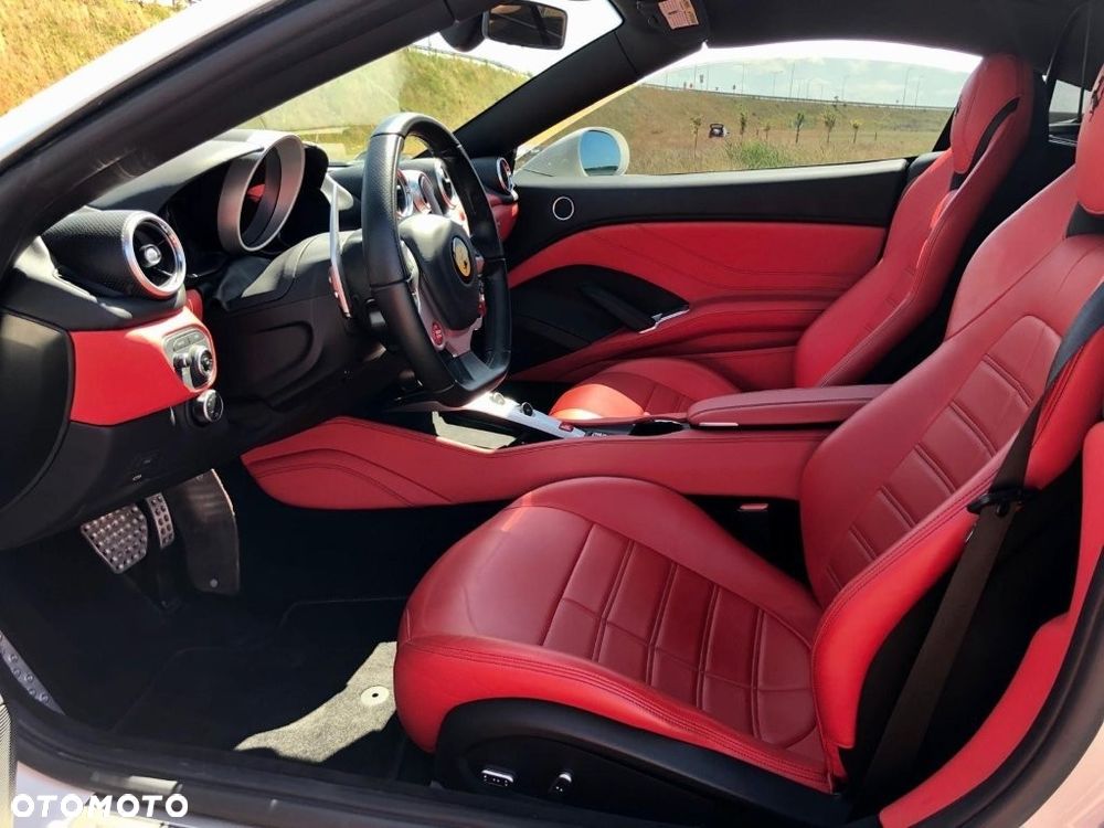 Ferrari California T - 30