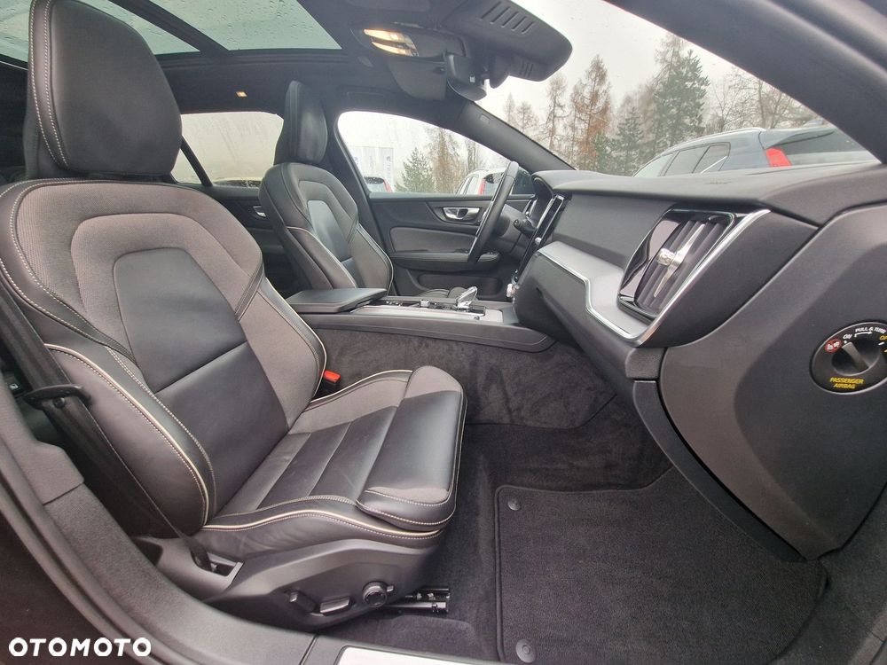 Volvo V60 Cross Country - 11