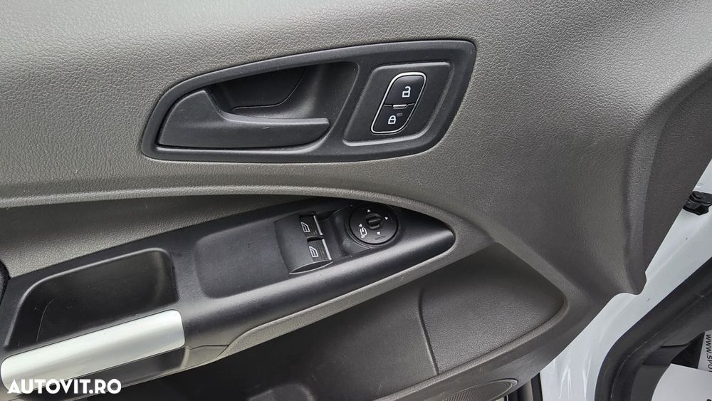 Ford Transit Connect - 11