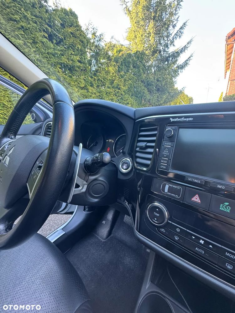 Mitsubishi Outlander 2.0 Instyle Navi 4WD CVT - 18