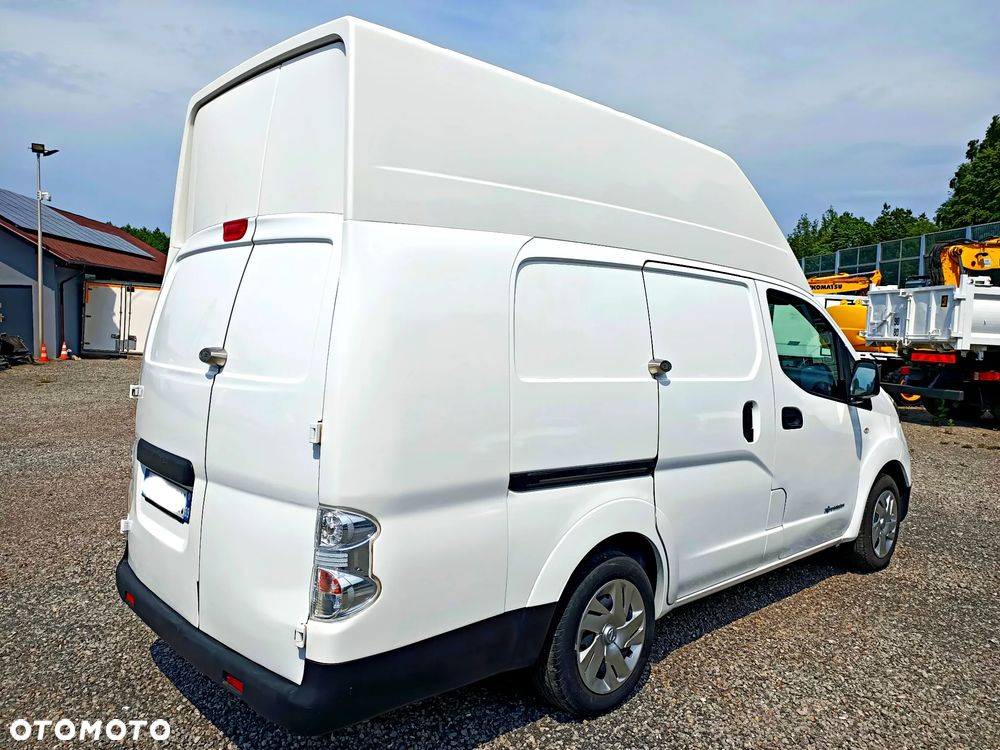 Nissan ENV 200 Maxi - 7