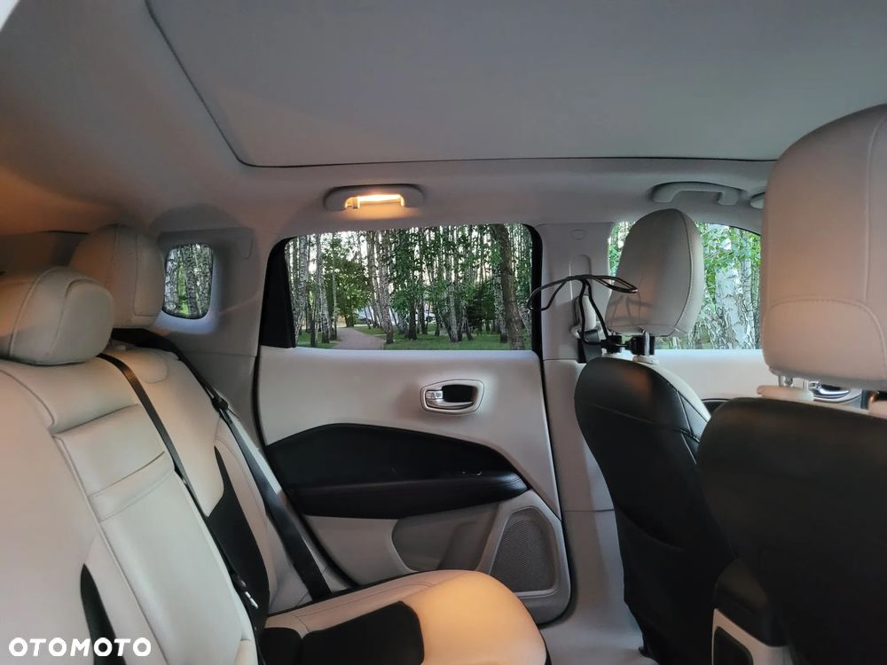 Jeep Compass - 24