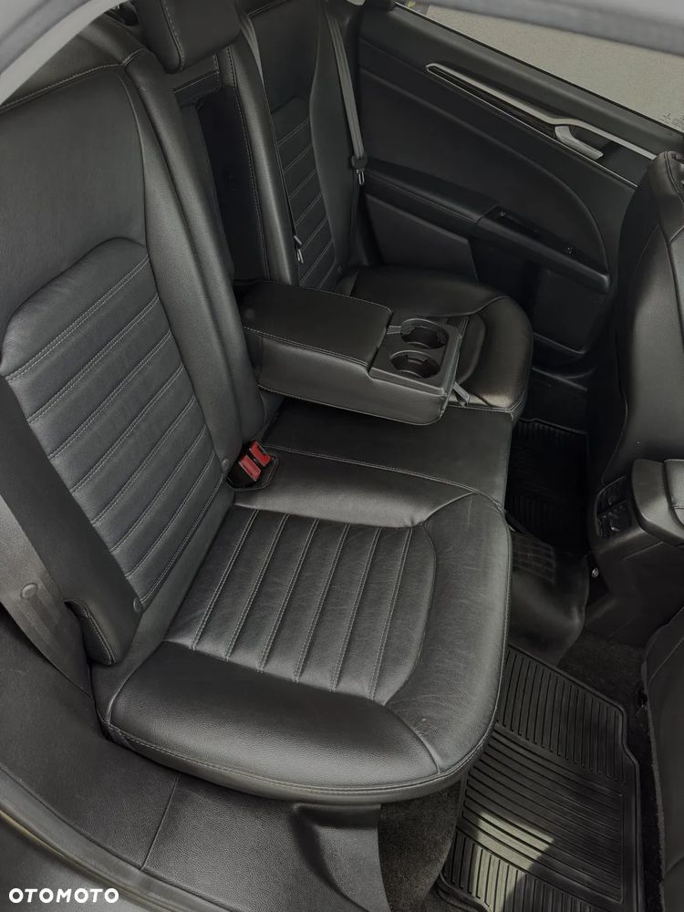 Ford Fusion - 10