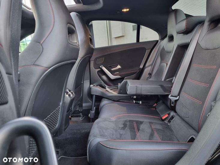 Mercedes-Benz CLA 220 4-Matic AMG Line 7G-DCT - 20