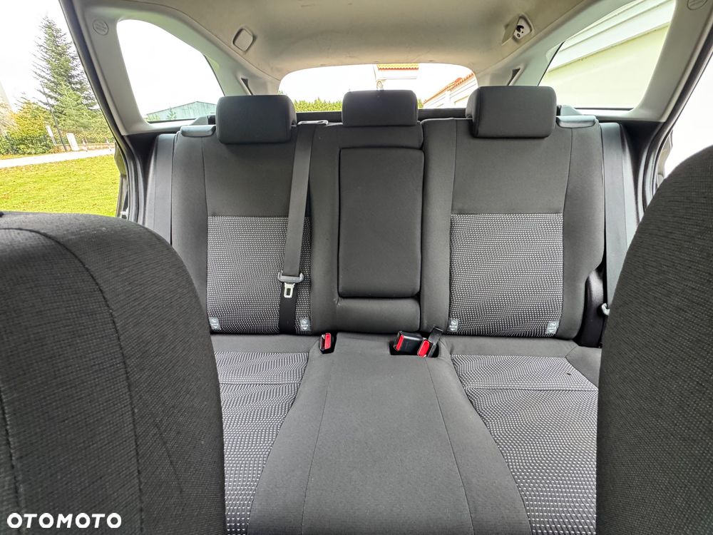 Toyota Auris 1.8 HSD Luna - 23